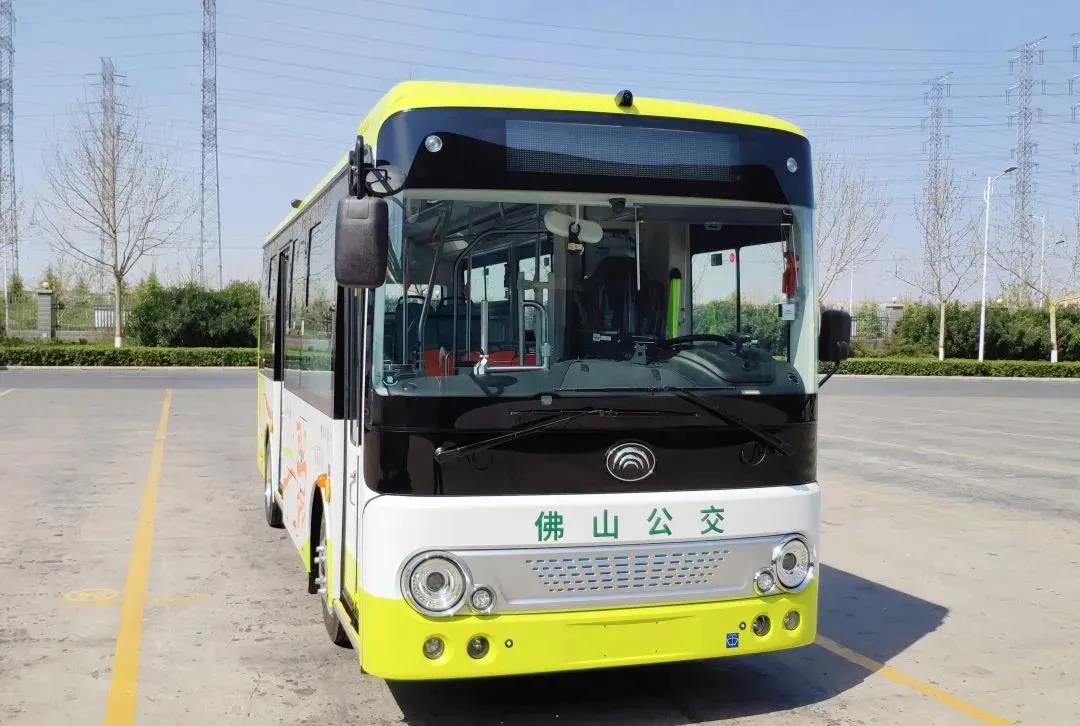 100輛宇通純電動(dòng)公交車(chē)交付佛山(圖2)